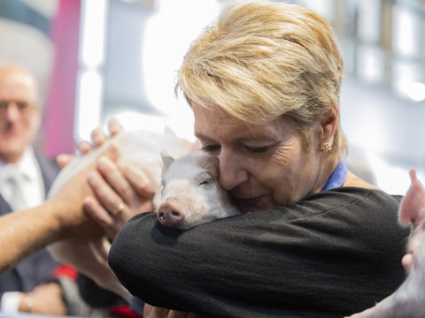 Karin Keller-Sutter a inauguré la 82e foire agricole Olma à St-Gall