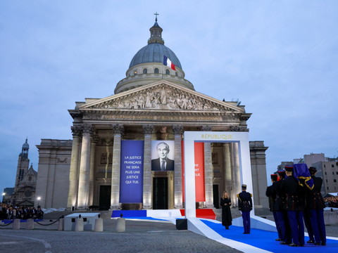 Badinter, artisan de l'abolition de la peine de mort, au Panthéon