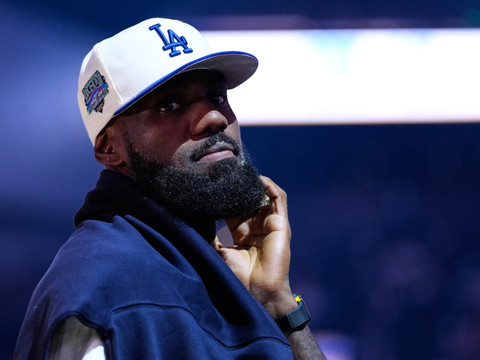 LeBron James va manquer le début de saison