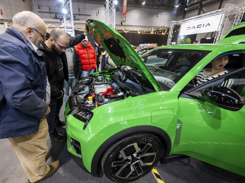 Voitures neuves: les hybrides rechargeables cartonnent