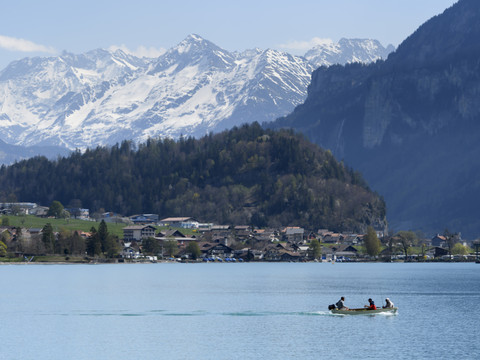 Des milliers de litres de diesel déversés dans le lac de Brienz