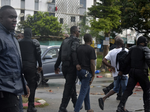 Manifestation dispersée à Abidjan avant la présidentielle