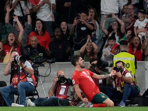 Qualification de la Coupe du monde: succès portugais tardif