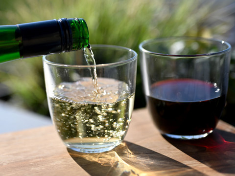 Le caviste Nicolas revoit ses gammes et son logo