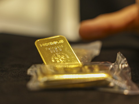 L'once d'or accélère au-dessus des 4000 dollars