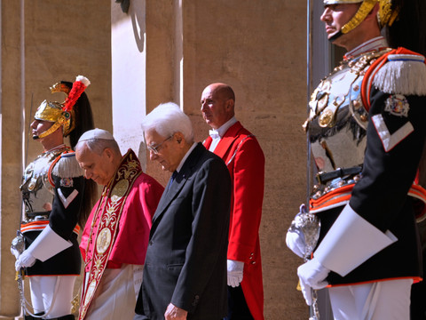 Le pape reçu en grande pompe en visite d'Etat en Italie