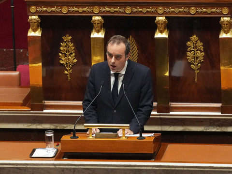 Lecornu propose de suspendre la réforme des retraites jusqu'en 2027