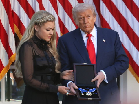 Le président américain décore à titre posthume l'influenceur Kirk