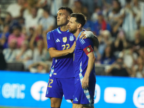 L'Argentine domine Porto Rico 6-0, Messi double passeur