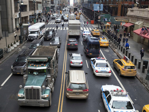 La Fed observent une poussée des licenciements et des prix