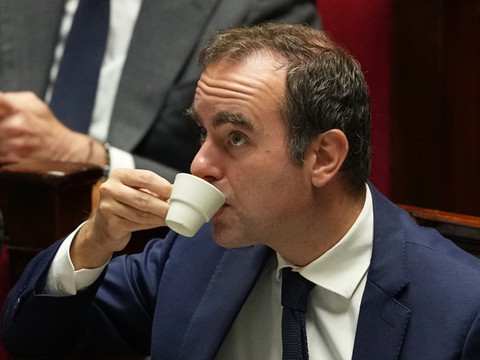 France: Lecornu échappe de peu à la censure - maintenant le budget