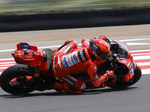 Marc Marquez, absent aussi au Portugal, pourrait revenir à Valence