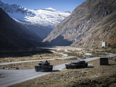 Du pistolet au char: des cadres de l’armée testent leur arsenal