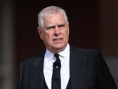 Royaume-Uni: Le prince Andrew renonce à son titre royal
