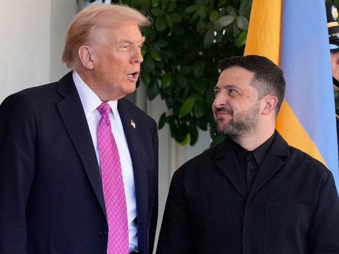 Ukraine: Trump temporise face à Zelensky et sa demande de Tomahawks