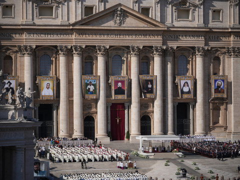 Léon XIV proclame sept nouveaux saints, dont trois religieuses