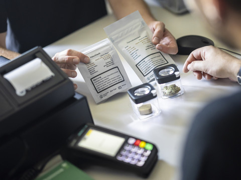 La ville de Zurich veut prolonger la vente régulée de cannabis