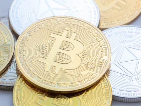 Le bitcoin poursuit son redressement