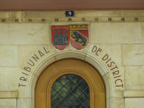 Un homme accusé d'assassinat devant les juges à Moutier (BE)