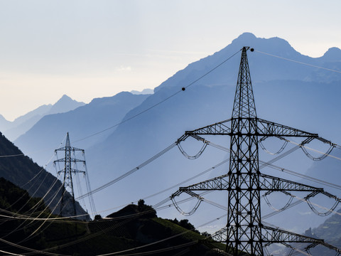 Les lignes d'électricité aériennes doivent avoir la priorité