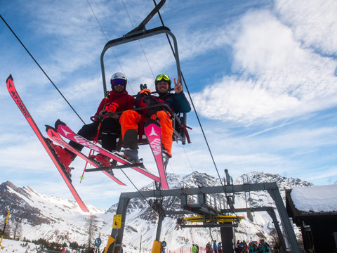 Les abonnements de ski vont augmenter de 2 à 5% en Suisse