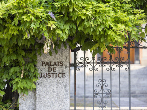 Un Roumain risque 13 ans de prison pour contrainte sexuelle et viol