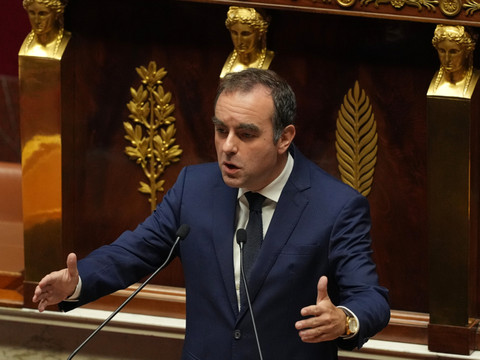 Sébastien Lecornu ouvre les débats sur le budget en France