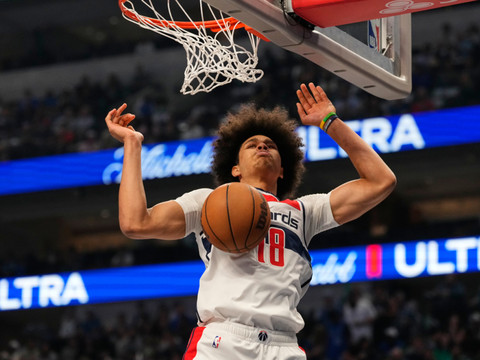 Kyshawn George en mode XXL: 34 points et 11 rebonds face à Dallas