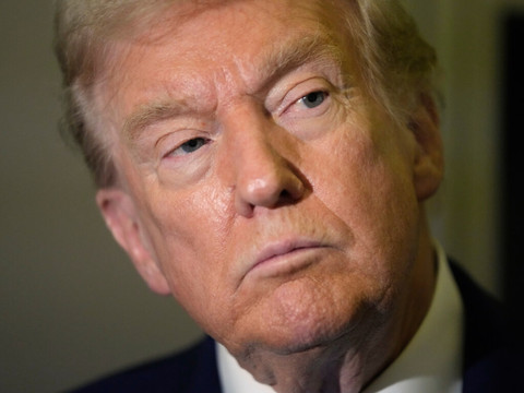 Trump annonce une hausse de 10% des droits de douane sur le Canada