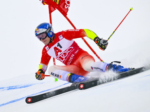 Marco Odermatt reprend la main en géant