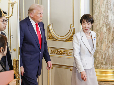 A Tokyo, Trump conquis par la nouvelle première ministre japonaise