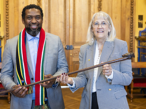 Neuchâtel remet trois objets rituels à l'Afrique du Sud