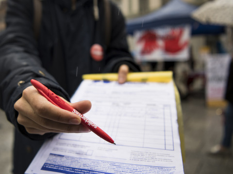 Récolte de signatures: le PS et l'UDC contre un code de conduite
