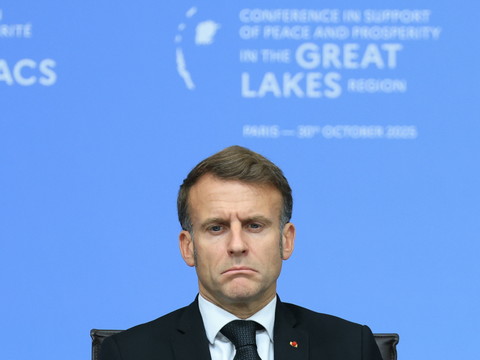 Macron rejoint Hollande au palmarès de l'impopularité record