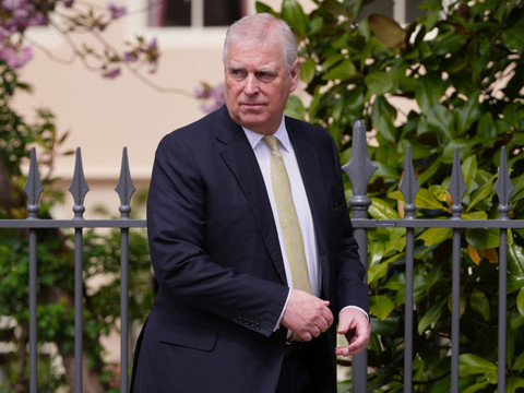 Royaume-Uni: Andrew va perdre son titre de prince et doit déménager