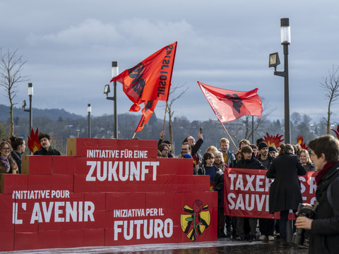 3,7 millions dans la campagne contre l'initiative pour l'avenir
