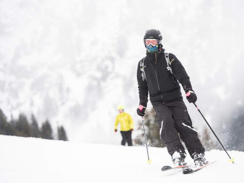Italie: le port du casque devient obligatoire sur les pistes de ski