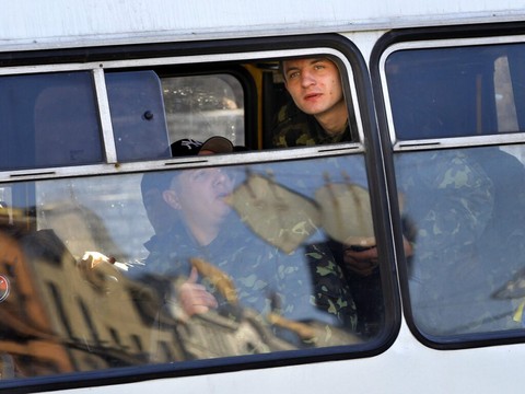 De jeunes Ukrainiens, 18-22 ans, cherchent refuge en Suisse