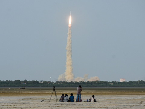 L'Inde place sur orbite avec succès un gros satellite de télécom