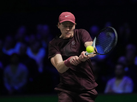 Titre et 1re place mondiale pour Sinner