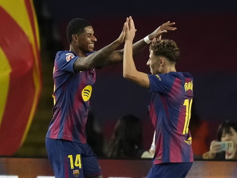 Barcelone bat Elche et revient à cinq points du Real