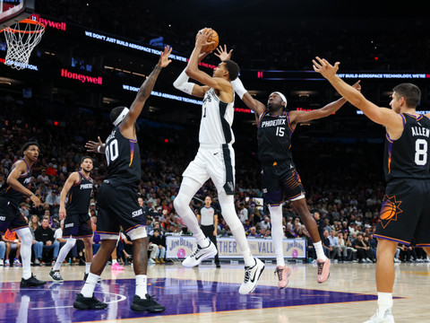 Wemby se rate à Phoenix, première défaite des Spurs