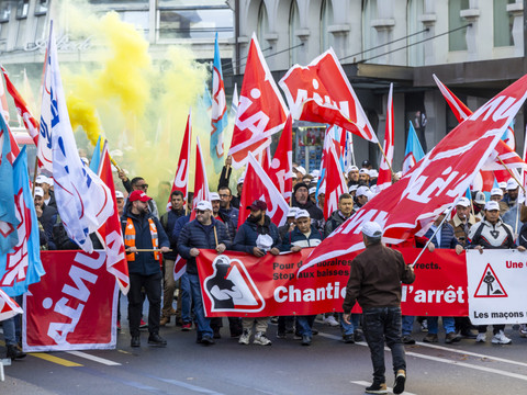 Des milliers de maçons romands en grève