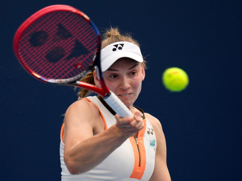 Rybakina surclasse Swiatek et se qualifie pour les demi-finales