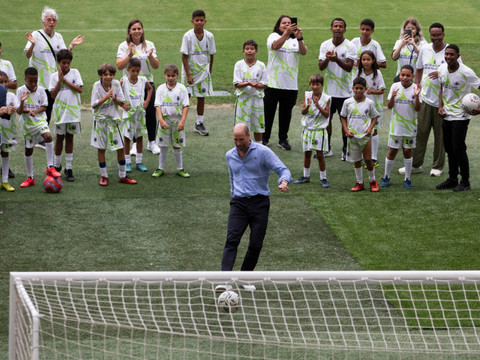 Le prince William entame à Rio une visite au Brésil