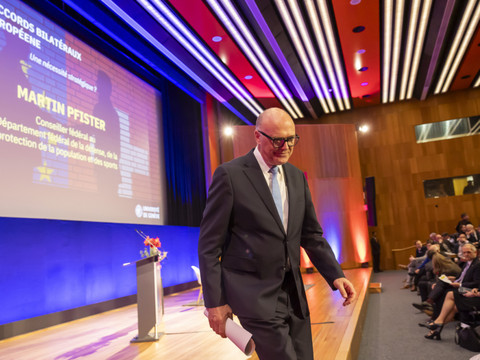 Martin Pfister pris à partie à l'Université de Genève