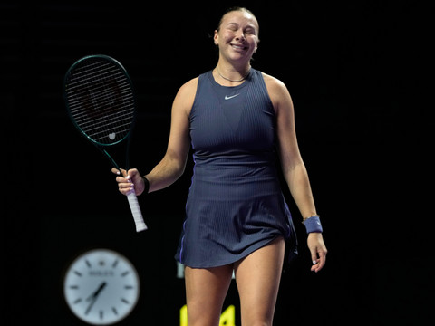 Rybakina et Anisimova en demies, Swiatek à terre