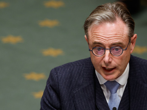 Pas de démission du gouvernement belge, 50 jours pour le budget