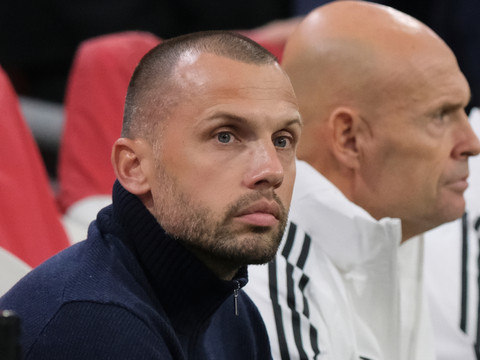 L'Ajax met fin au contrat de l'entraîneur Heitinga
