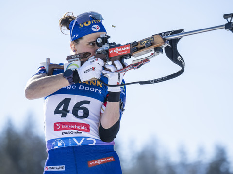 Julia Simon suspendue pour avoir volé des cartes bancaires